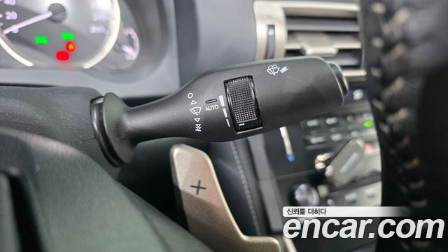 Lexus IS 2014 — photo 18