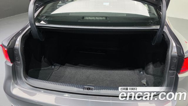 Lexus IS 2014 — photo 20