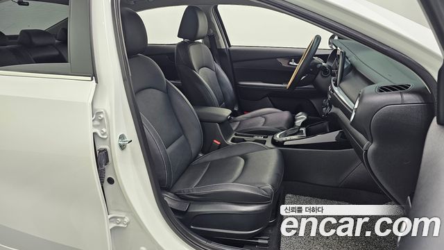Kia K3 2022 — photo 12
