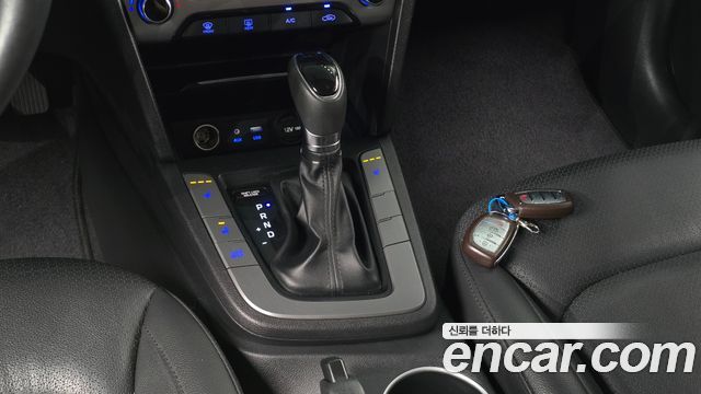Hyundai AVANTE 2017 — photo 12
