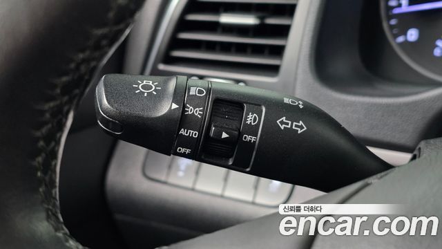 Hyundai AVANTE 2017 — photo 21