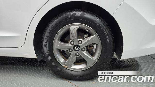 Hyundai AVANTE 2017 — photo 7
