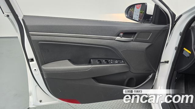 Hyundai AVANTE 2017 — photo 14