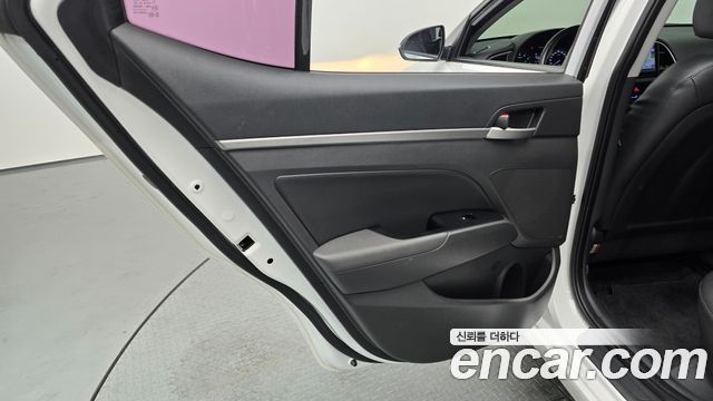 Hyundai AVANTE 2017 — photo 15