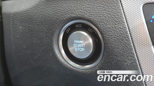 Genesis G80 2017 — photo 25