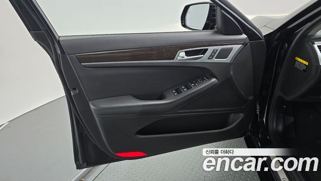 Genesis G80 2017 — photo 14