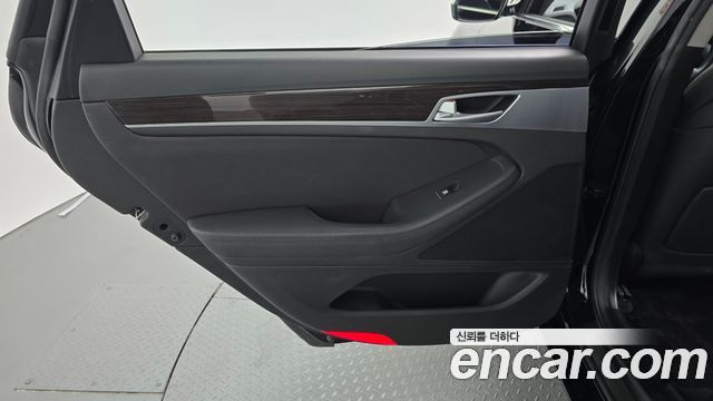 Genesis G80 2017 — photo 15