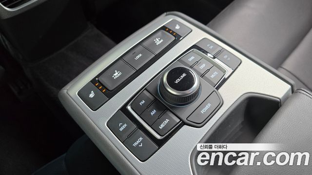 Genesis G80 2017 — photo 29