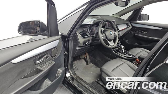 BMW 2-Series 2019 — photo 17