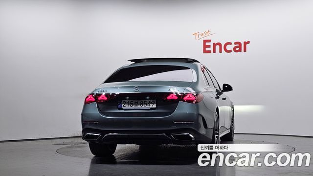 Mercedes-Benz E-Class 2024 — photo 4