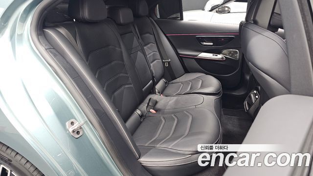 Mercedes-Benz E-Class 2024 — photo 11