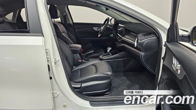 Kia K3 2022 — photo 11