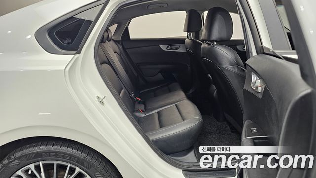 Kia K3 2022 — photo 12