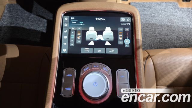 Genesis G90 2022 — photo 30