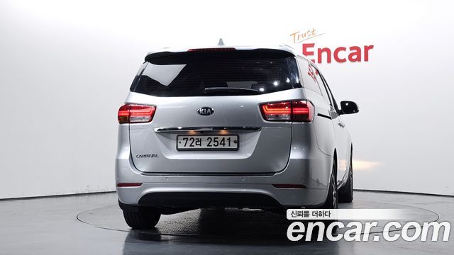 Kia Canival 2015 — photo 4