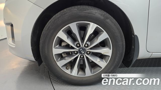 Kia Canival 2015 — photo 5