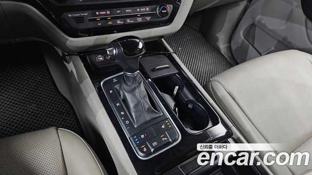Kia Canival 2015 — photo 9