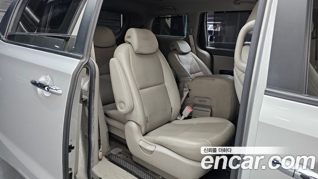 Kia Canival 2015 — photo 12