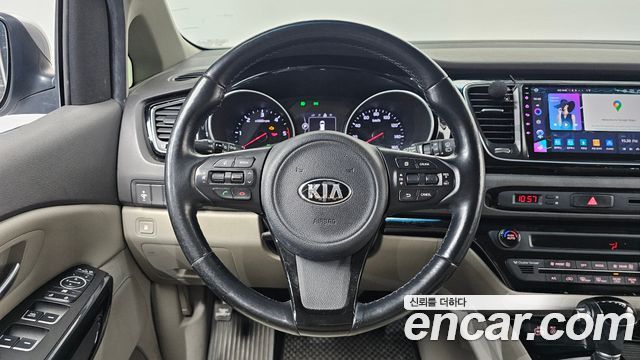 Kia Canival 2015 — photo 13