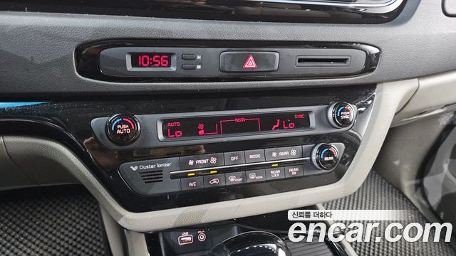 Kia Canival 2015 — photo 17