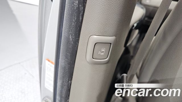 Kia Canival 2015 — photo 18