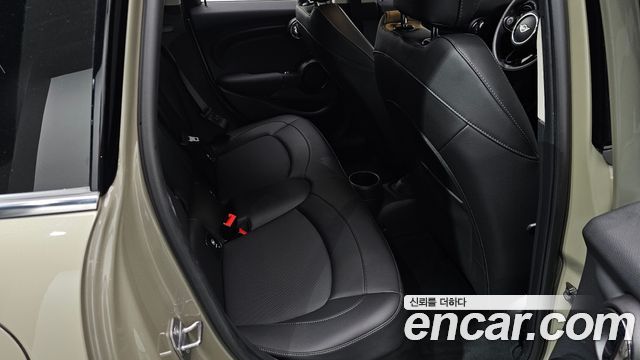 Mini Cooper 2019 — photo 18