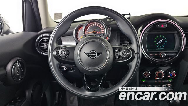 Mini Cooper 2019 — photo 19