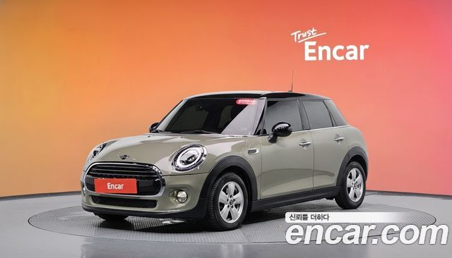 Mini Cooper 2019 — photo 1
