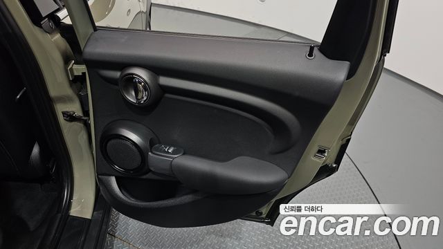 Mini Cooper 2019 — photo 15
