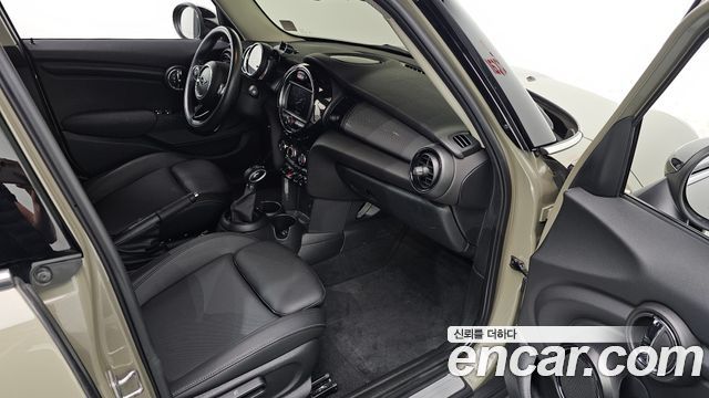 Mini Cooper 2019 — photo 16