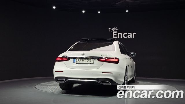 Mercedes-Benz E-Class 2022 — photo 4