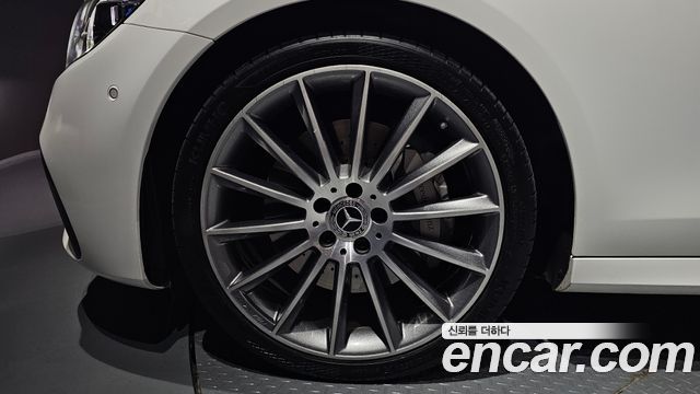 Mercedes-Benz E-Class 2022 — photo 5