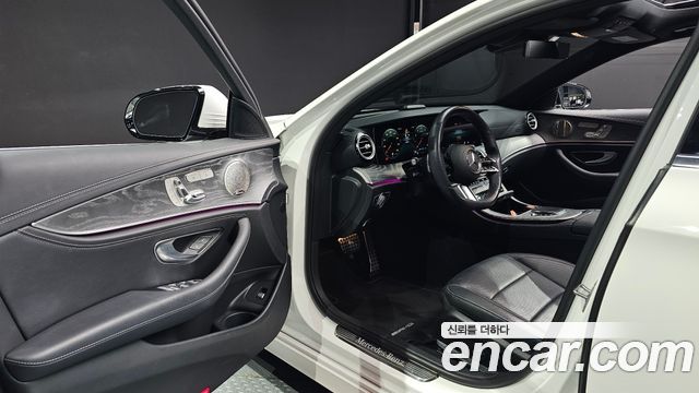 Mercedes-Benz E-Class 2022 — photo 10