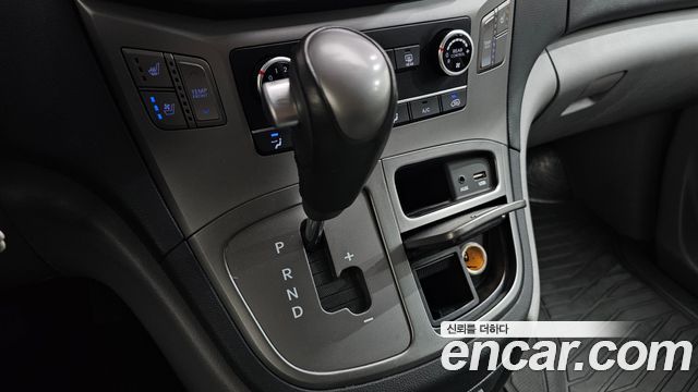 Hyundai Starex 2019 — photo 9