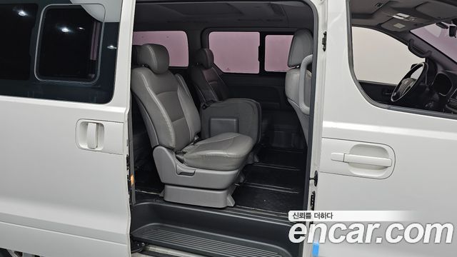 Hyundai Starex 2019 — photo 12