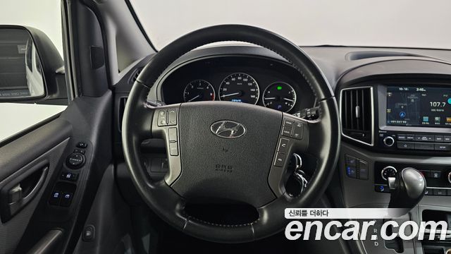 Hyundai Starex 2019 — photo 13