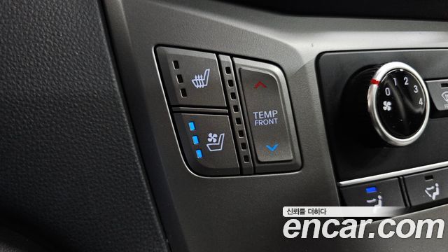 Hyundai Starex 2019 — photo 16