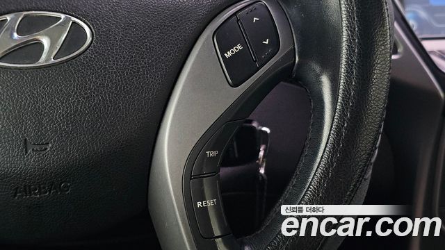 Hyundai AVANTE 2015 — photo 19