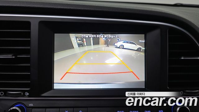 Hyundai AVANTE 2016 — photo 21
