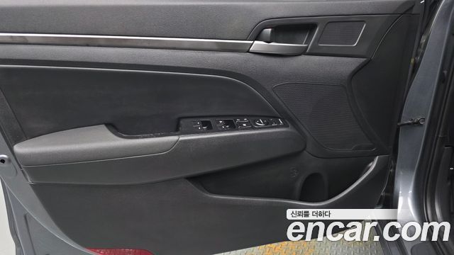 Hyundai AVANTE 2016 — photo 14