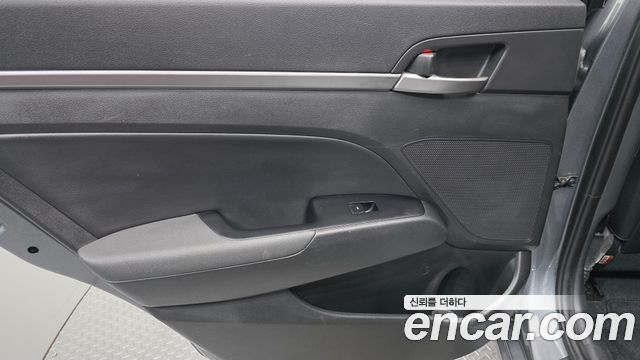 Hyundai AVANTE 2016 — photo 15