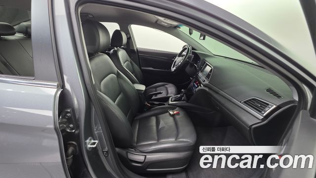 Hyundai AVANTE 2016 — photo 16