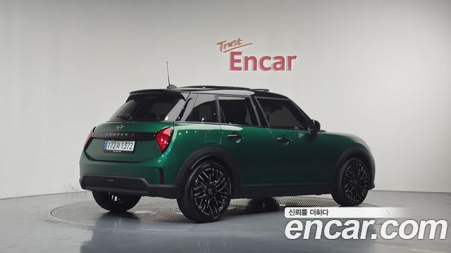Mini Cooper 2025 — photo 2