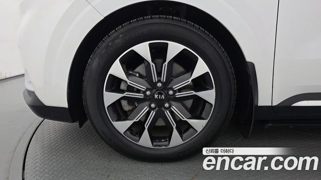 Kia Canival 2021 — photo 5