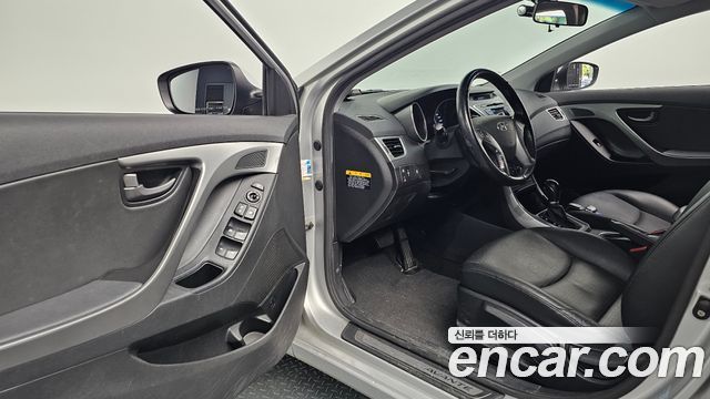 Hyundai AVANTE 2014 — photo 13