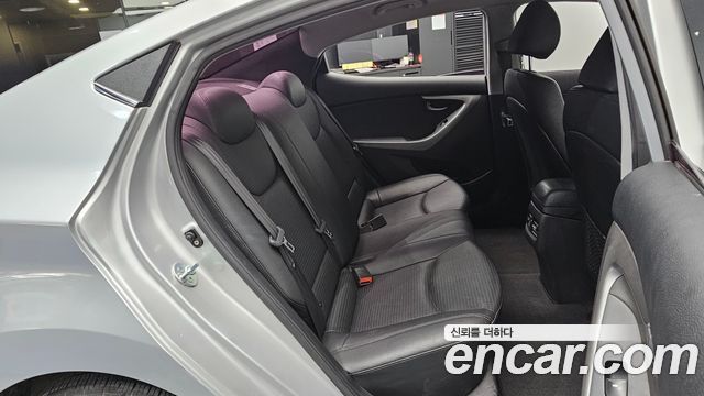 Hyundai AVANTE 2014 — photo 17