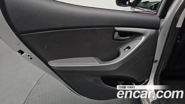Hyundai AVANTE 2014 — photo 15