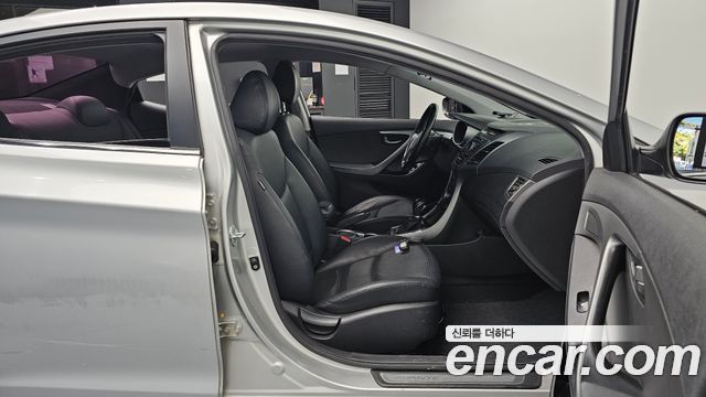 Hyundai AVANTE 2014 — photo 16