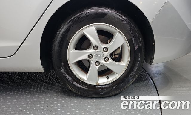 Hyundai AVANTE 2014 — photo 31
