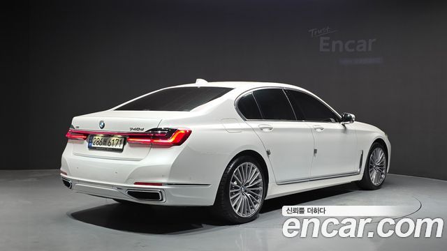 BMW 7-Series 2022 — photo 2